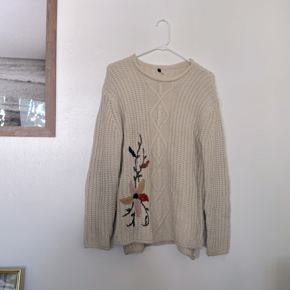 Chunky Knit Sweater with Floral Embroidery Size Small